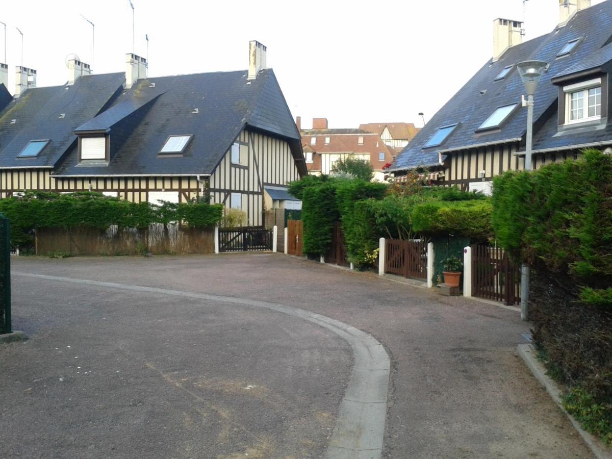 cottage duplex Villers sur mer 150 m de la plage Extérieur photo
